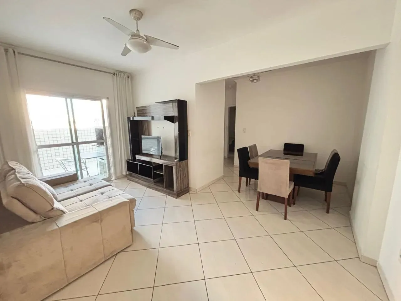 Apartamento para locação na Guilhermina, Praia Grande-SP: 2 quartos, 1 suíte, 2 salas, 2 b