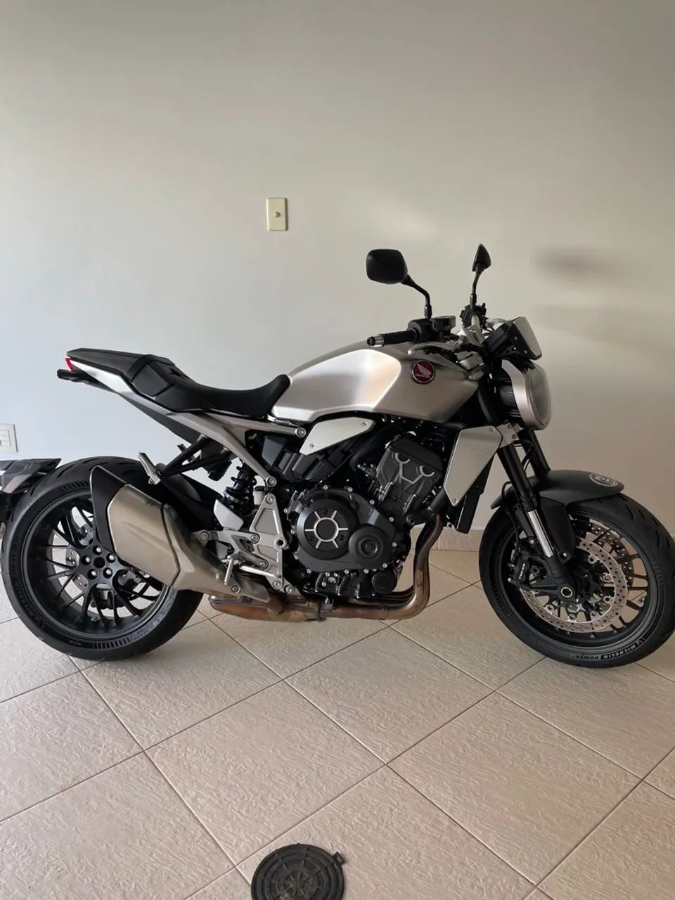 Honda Cb 1000r  - Foto 5