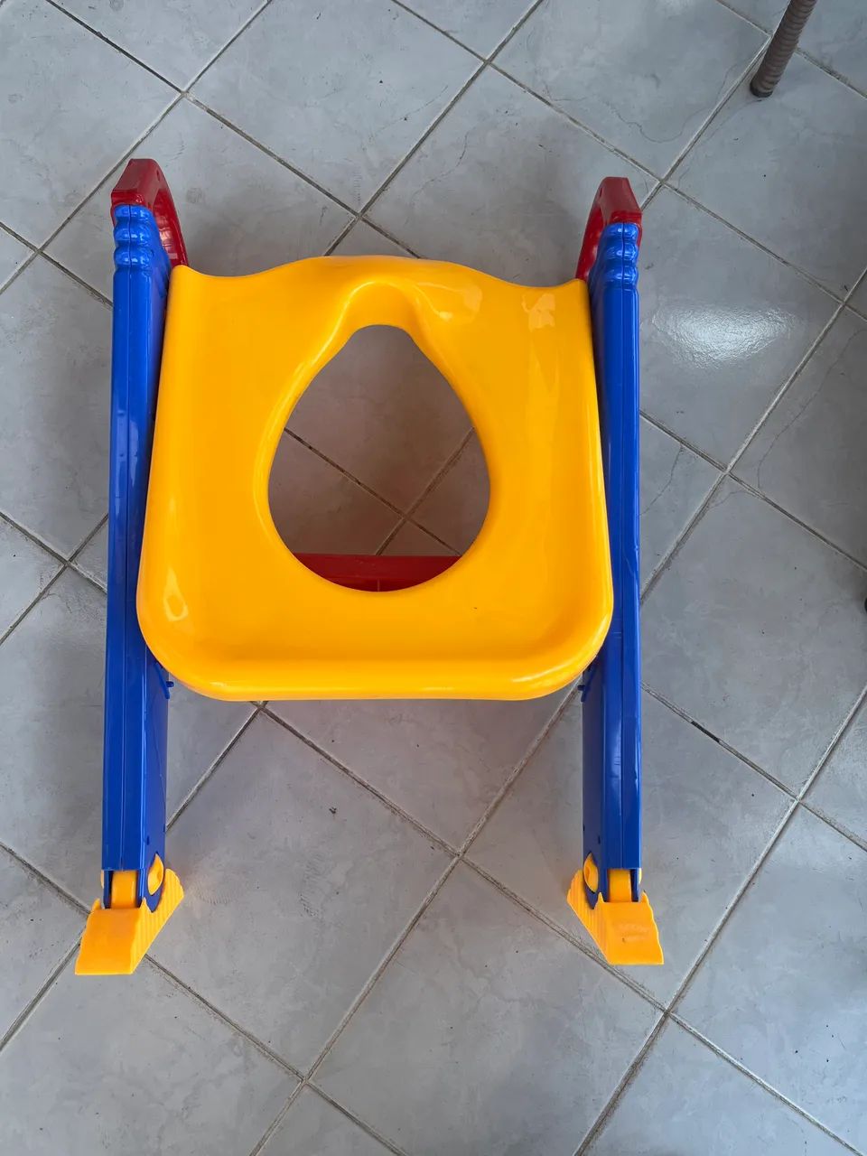 Acento infantil sanitário 