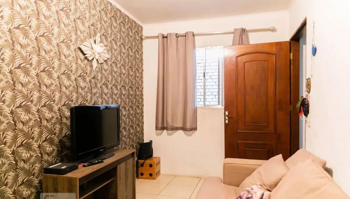 Casa tipo para venda com 8 quartos, sendo 8 suítes, 192m²
