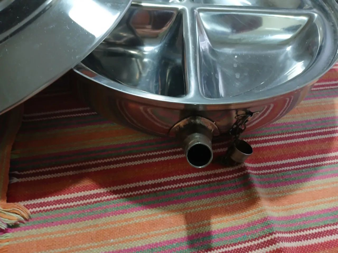 Prato  termico de servir em aço inox 4 divisórias e tampa - Foto 3