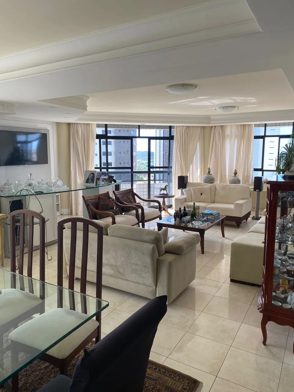 Imóvel para aluguel possui 300 metros quadrados com 4 quartos em Candelária - Natal - RN