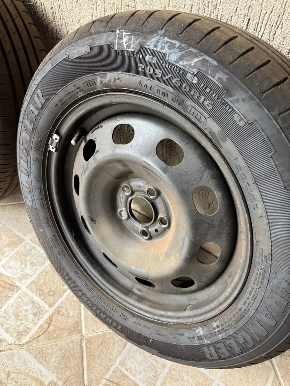 Pneu e roda aro 16 T-Cross Goodyear+ 4 Calotas Volkswagen Original  - Foto 5