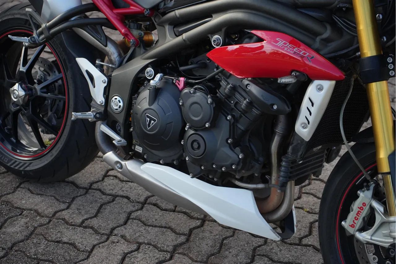 Triumph Speed Triple 1050R  - Foto 5