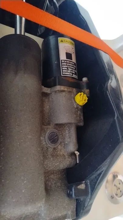 Lancha com motor potente e design moderno - Foto 5