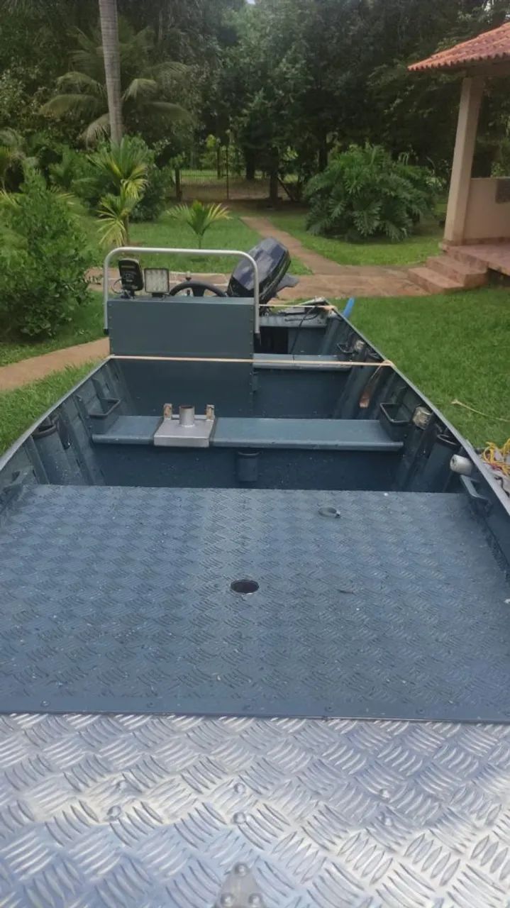 Lancha 6 metros com motor popa 40 hp - Foto 4