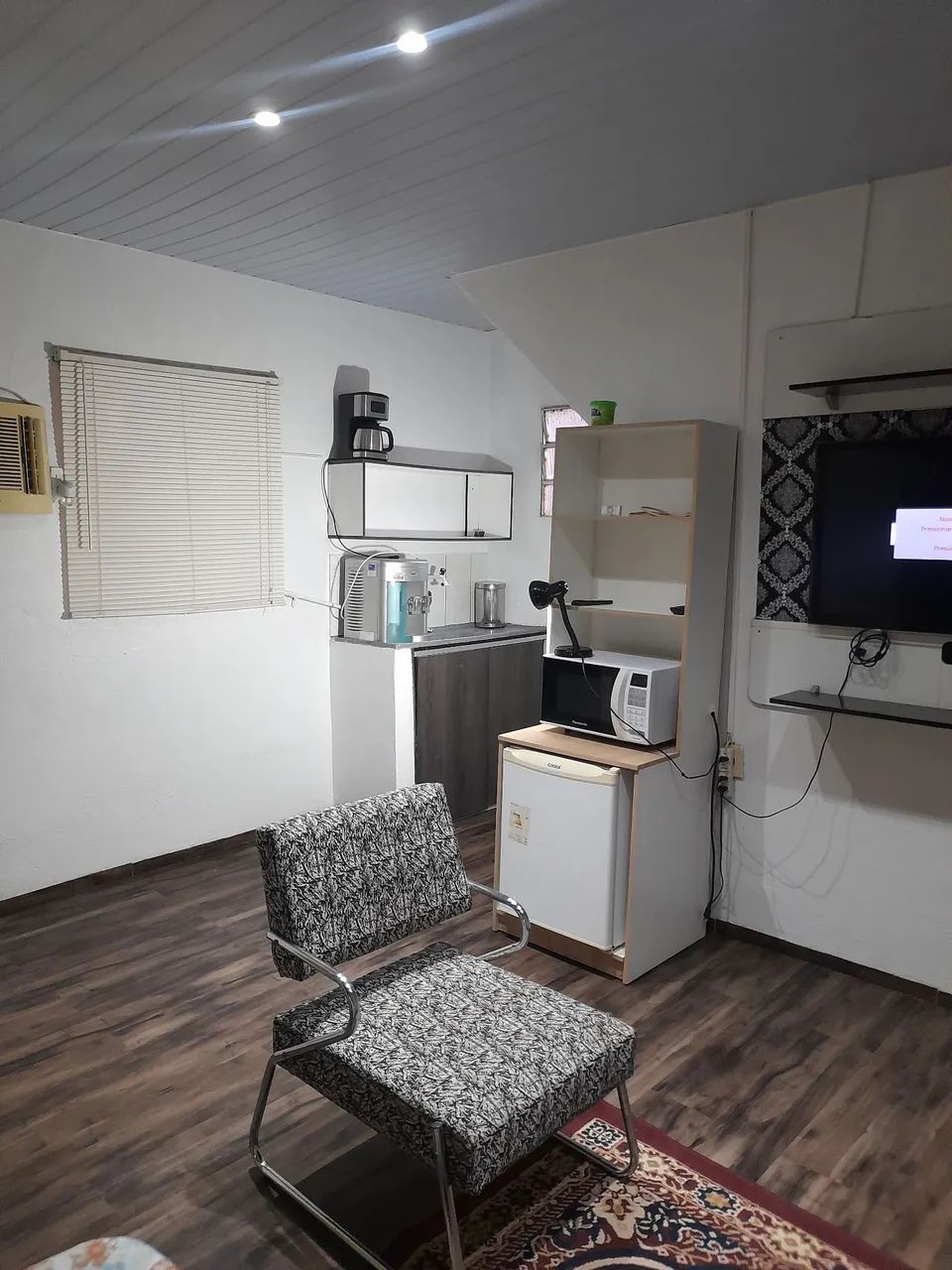 Alugo Apartamento mobiliado tipo kitinet. Para solteiros sem filhos e sem animais.   - Foto 4