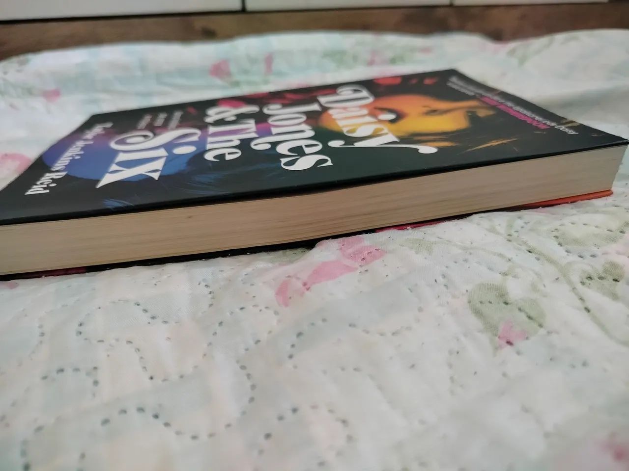 Livro Daisy Jones & The Six - Foto 3