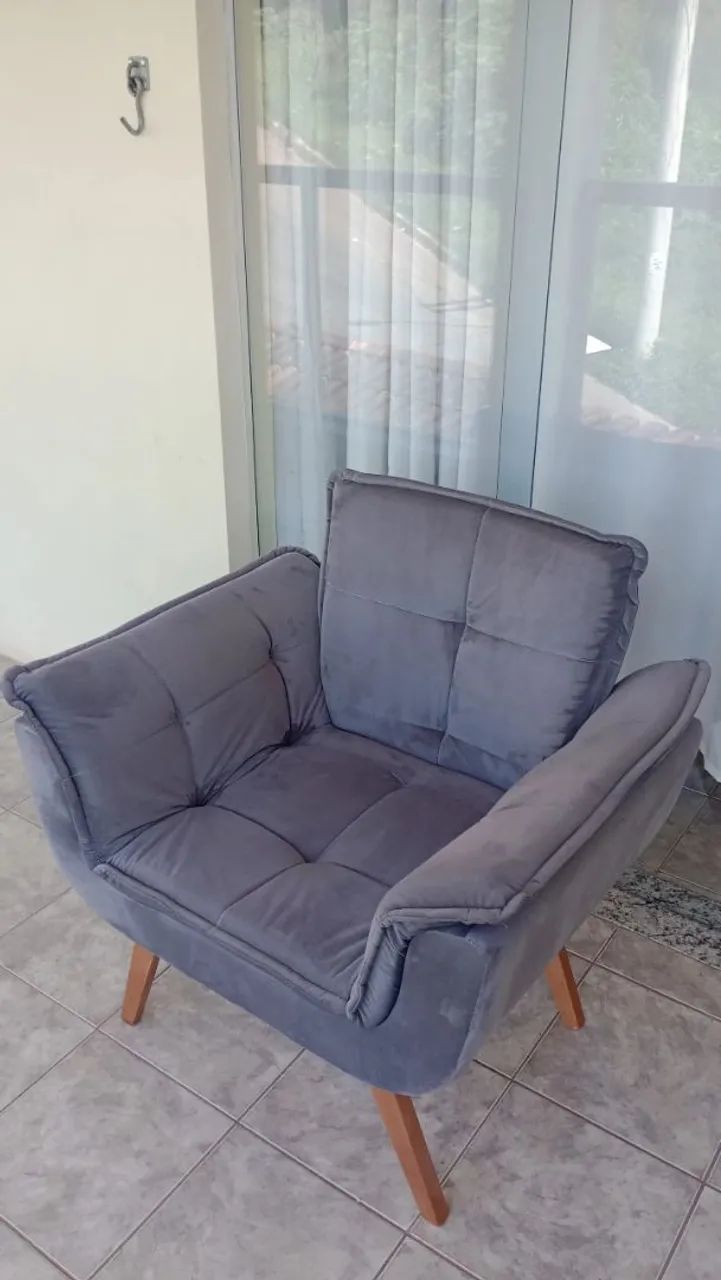 Poltrona Cinza de Veludo - Conforto e Estilo - Foto 2