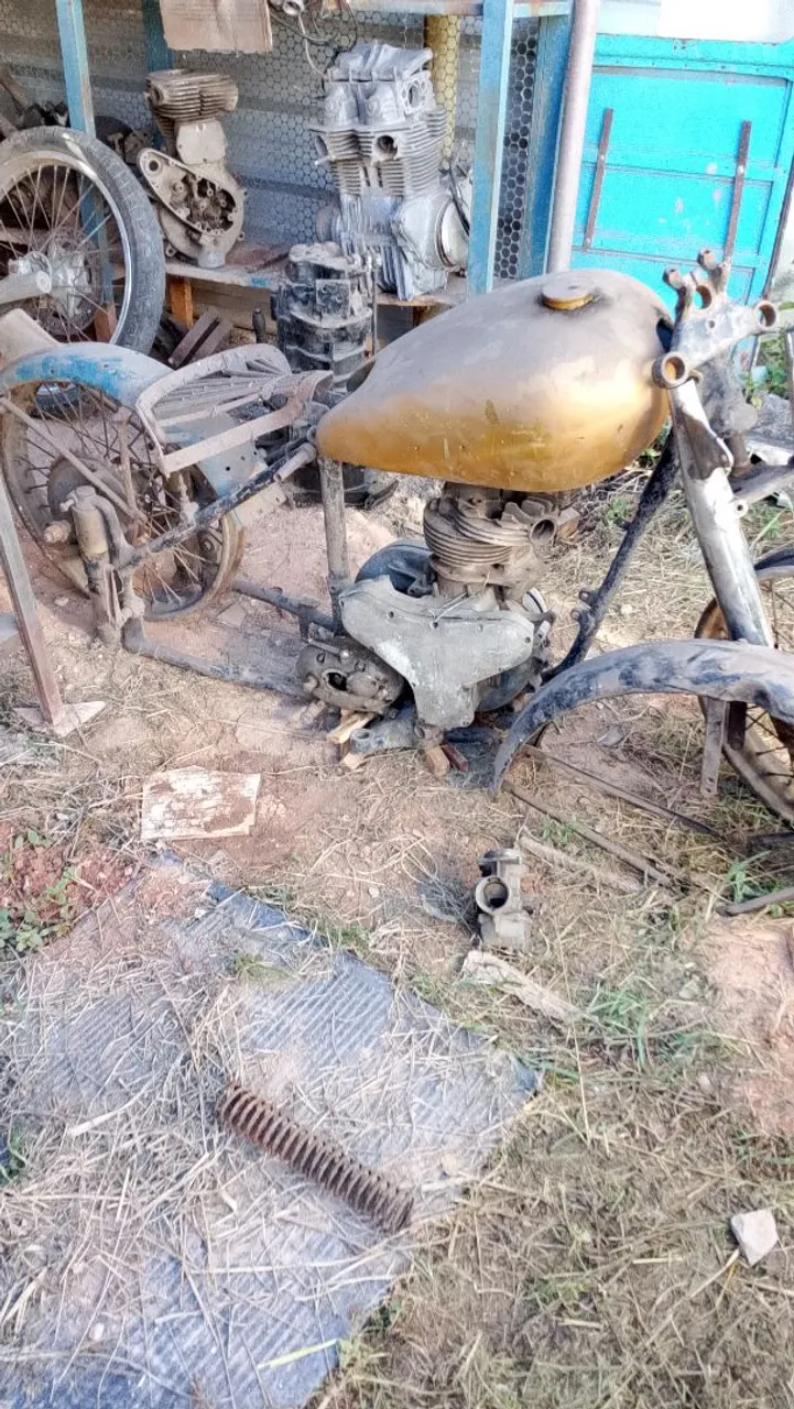Peças de moto antigas - Diversas