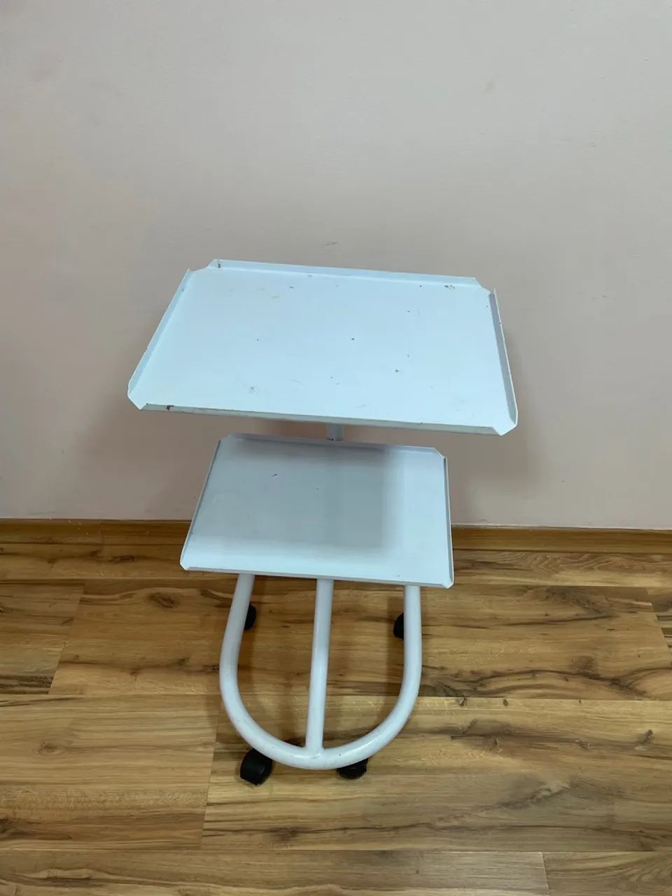 Carrinho de apoio branco com 2 prateleiras