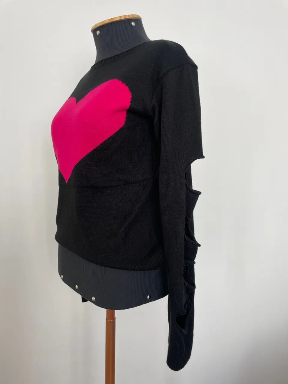 Suéter tricô preto P / M com coração Rosa - Foto 4