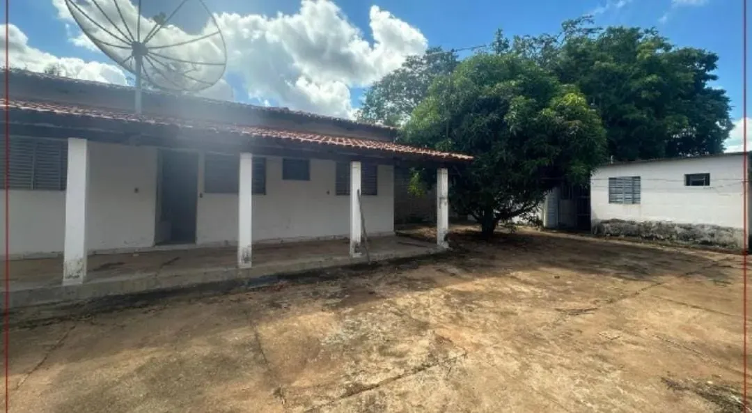 Lote em Caldas Novas perto do Clube Privê com 2 Barracões por 100 Mil