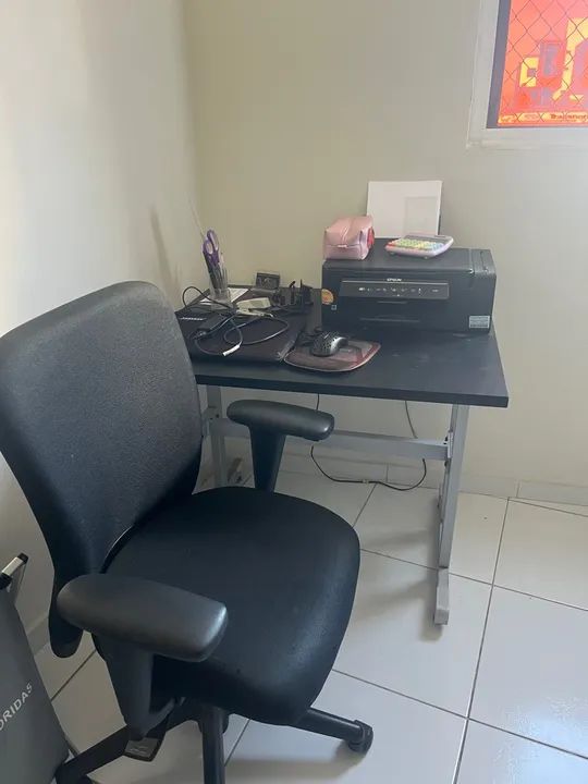 Mesa e cadeira para escritório 