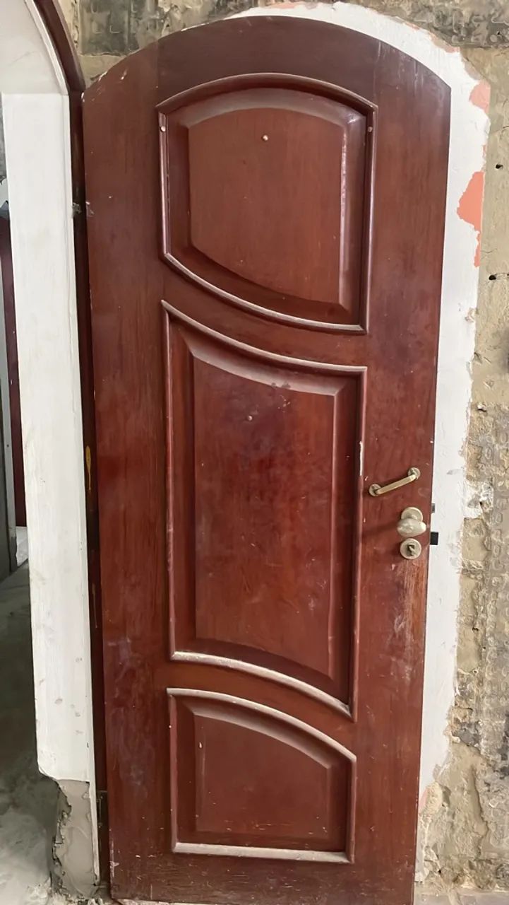 Vende-se Porta de Madeira Estilo Colonial de Angelim