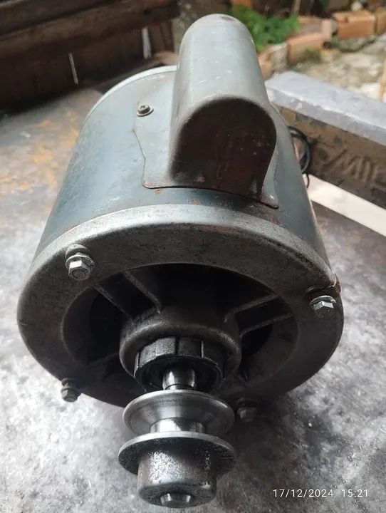 Vendo este Motor Elétrico  de  1/2 
