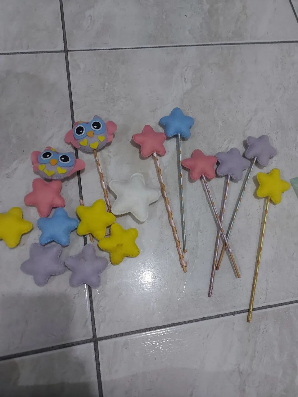 Enfeites de estrela, corujas de feltro com fitas coloridas - Foto 5