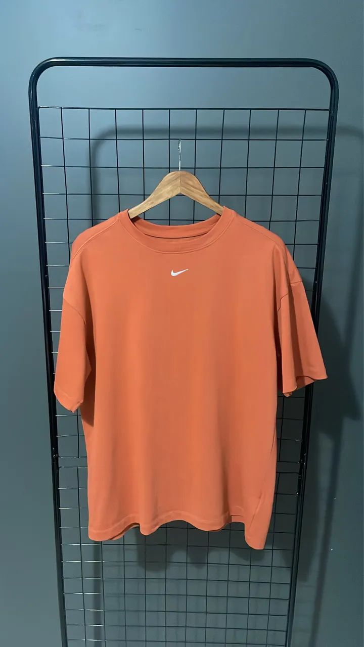 Camiseta Nike Essentials