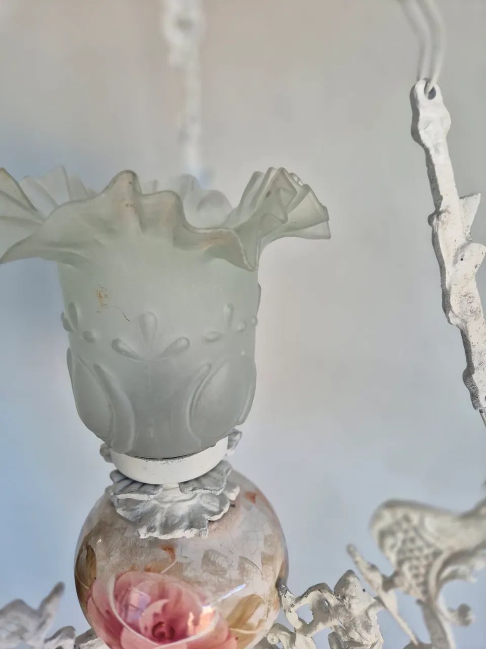 Lustre vintage branco metal fundido e porcelana - Foto 2
