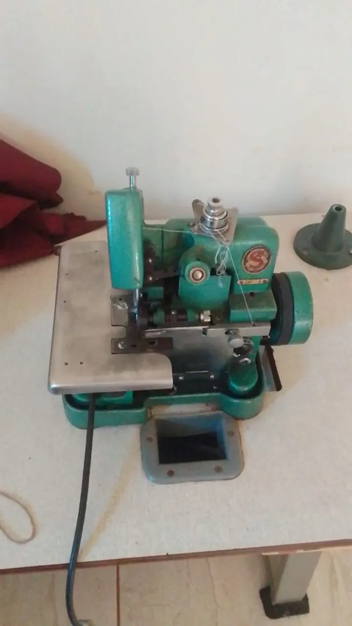 Máquina de Costura Overlock