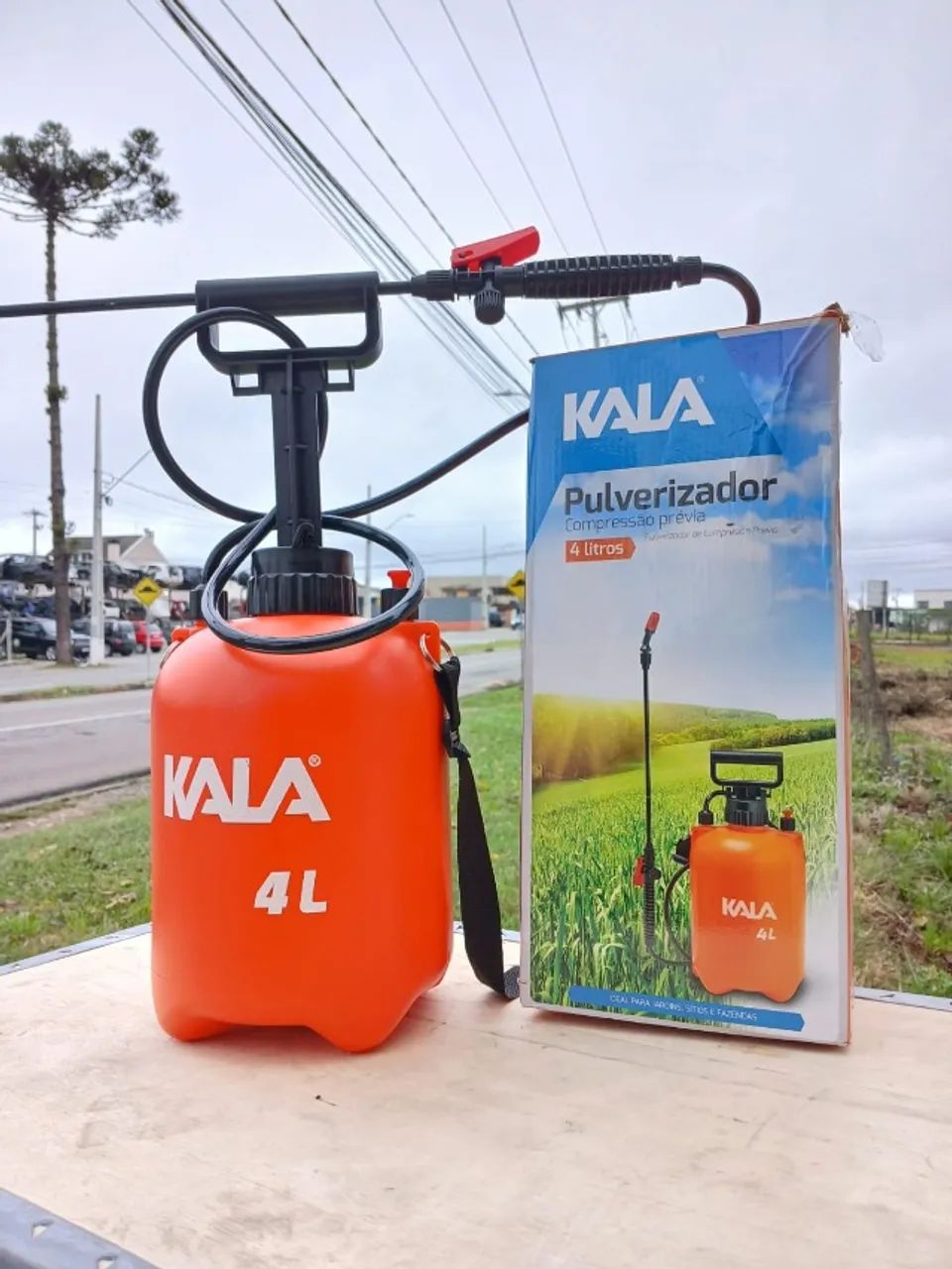Pulverizador kala 4 litros novo leve e facil de usar - Foto 2