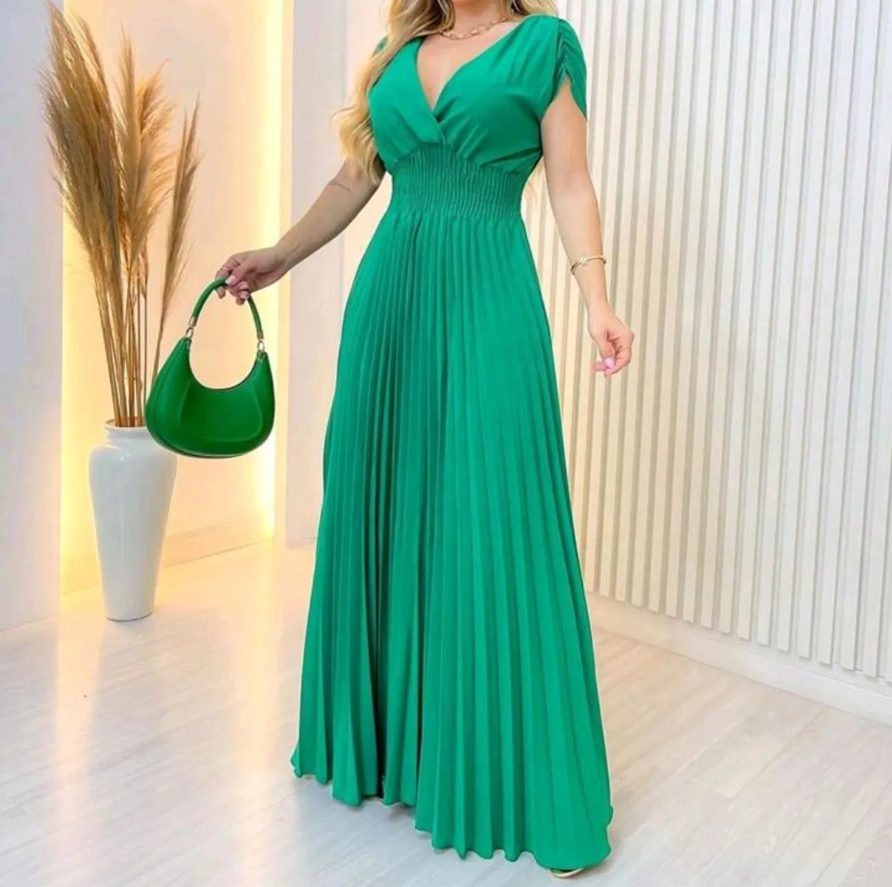 Vestido Longo Verde com Detalhes Plissados