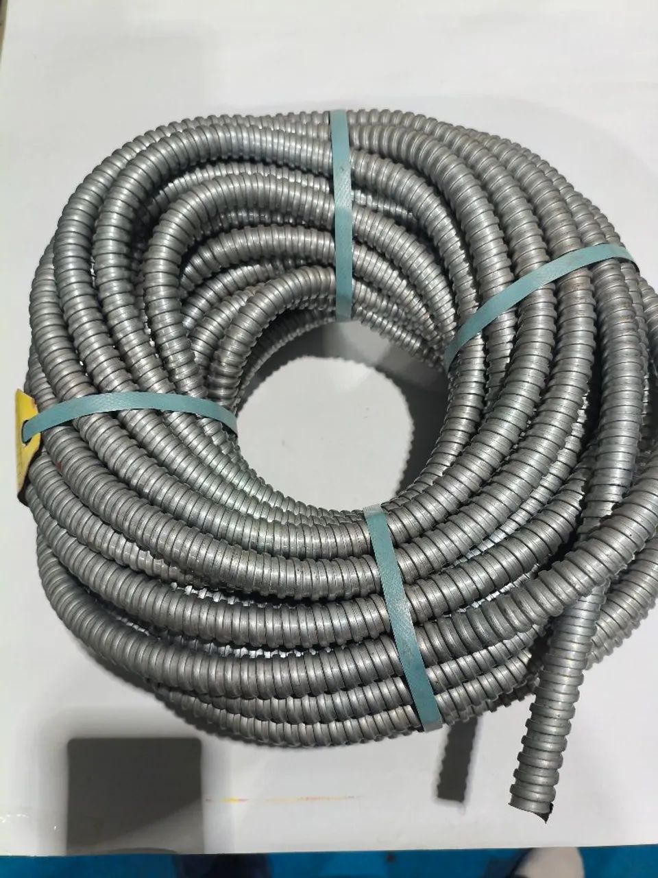 Eletroduto flexível metálico sem capa eloflex diâmetro de 3/8" rolo fechado com 30 metros 