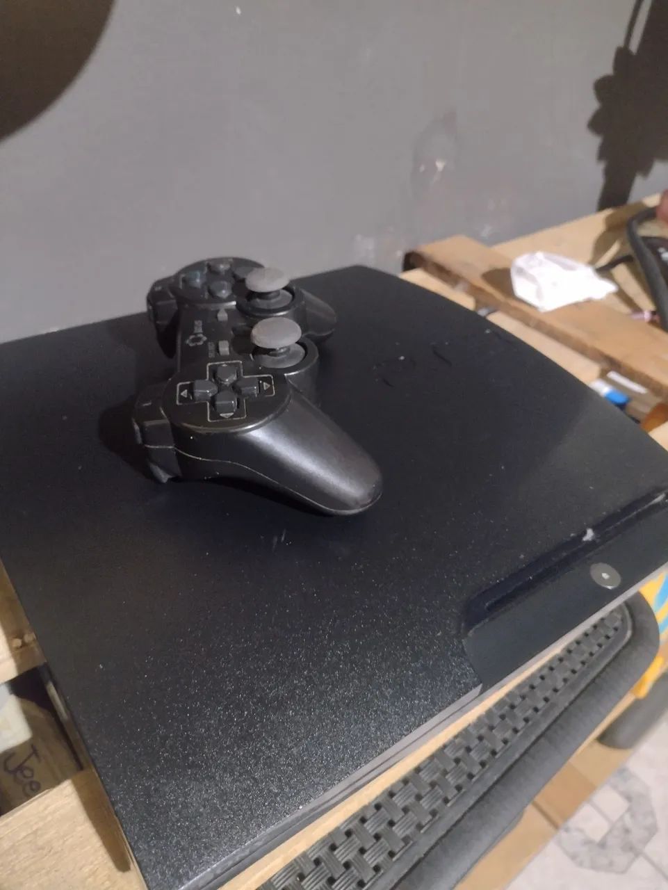 Playstation 3 desbloqueado com cabos e controle funcionando perfeitamente