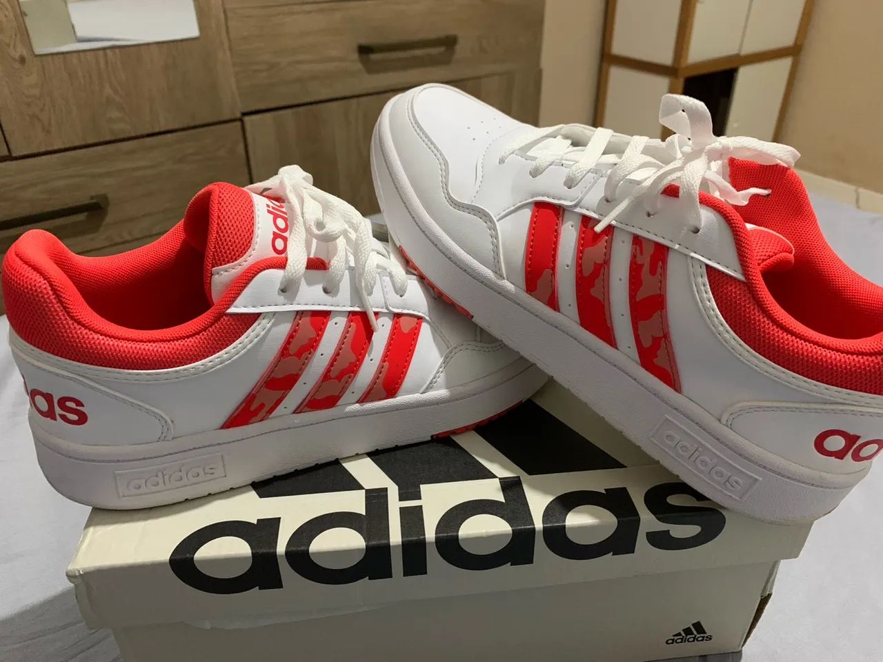 Tênis Adidas - Branco e Vermelho - Tamanho 39 - Foto 4