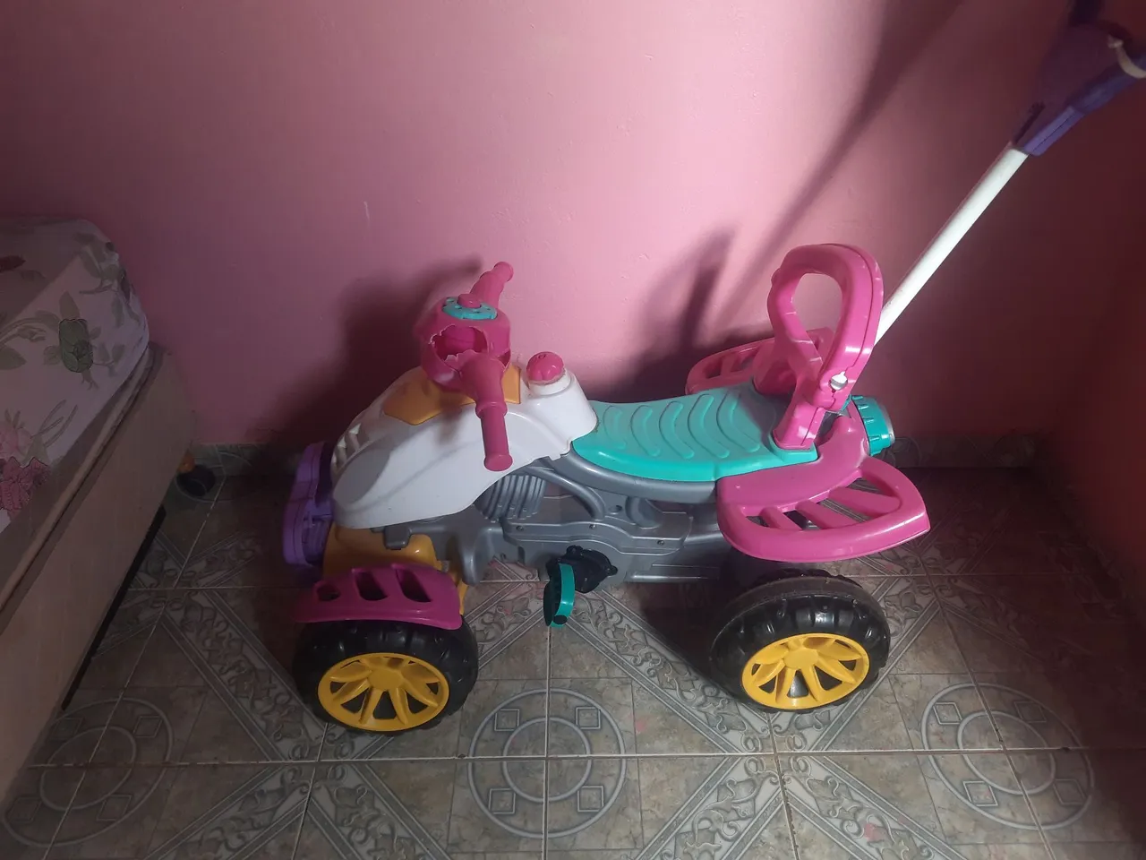 quadriciclo Infantil de passeio Rosa com Empurrador