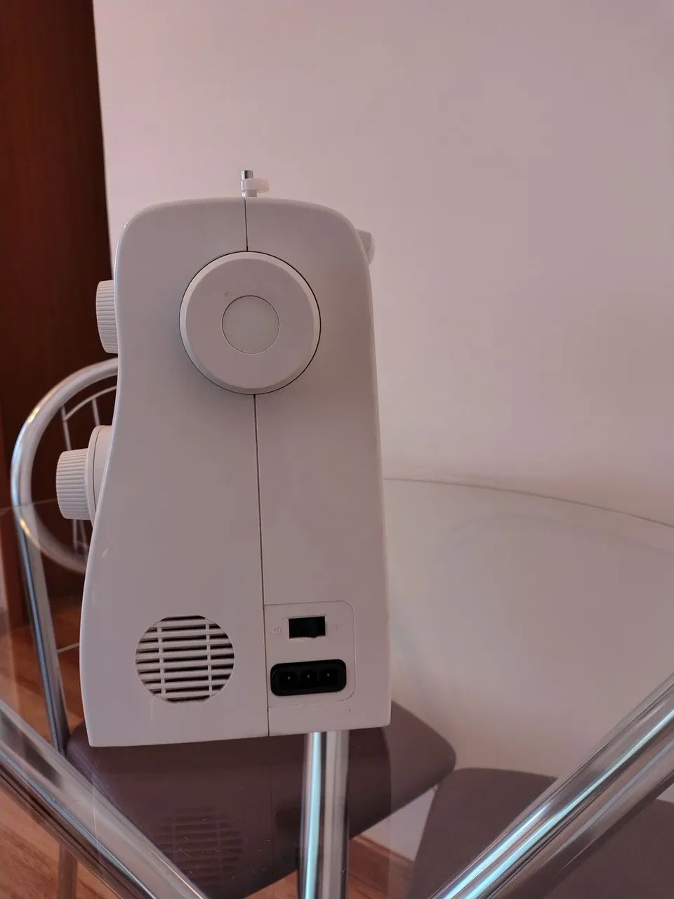 Máquina de costura pouco usada - Foto 3