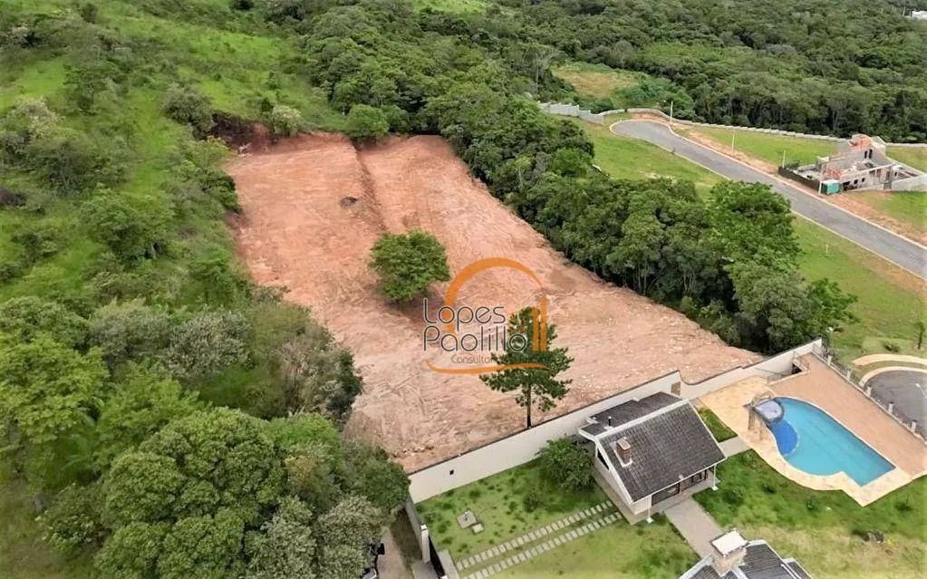 Ótima área à venda em condomínio fechado em Atibaia!!