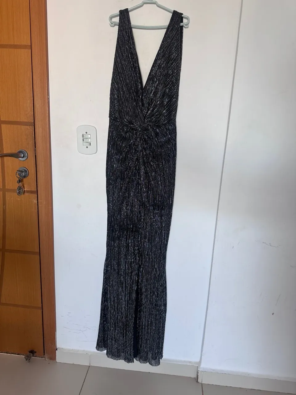 Vestido de festa longo preto com brilho