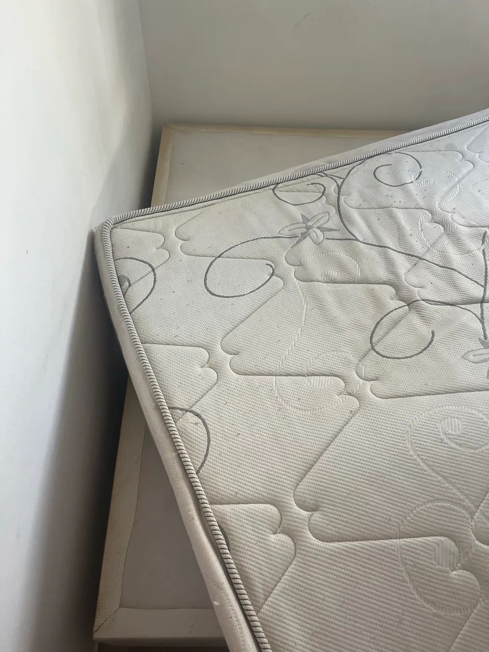 Colchão ortobom Queen doação  - Foto 3