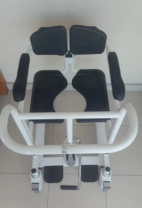 Vendo cadeira de roda de transferência modelo FS8944-3 W 809 - Foto 5