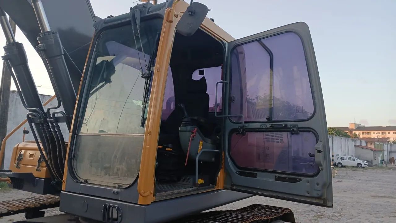 Escavadeira Volvo EC210BLC ANO 2009 - Foto 6