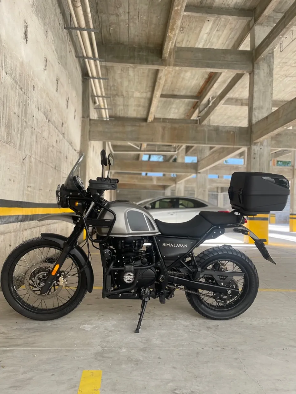 Royal Enfield Himalayan 411 2022/22 - Impecável 