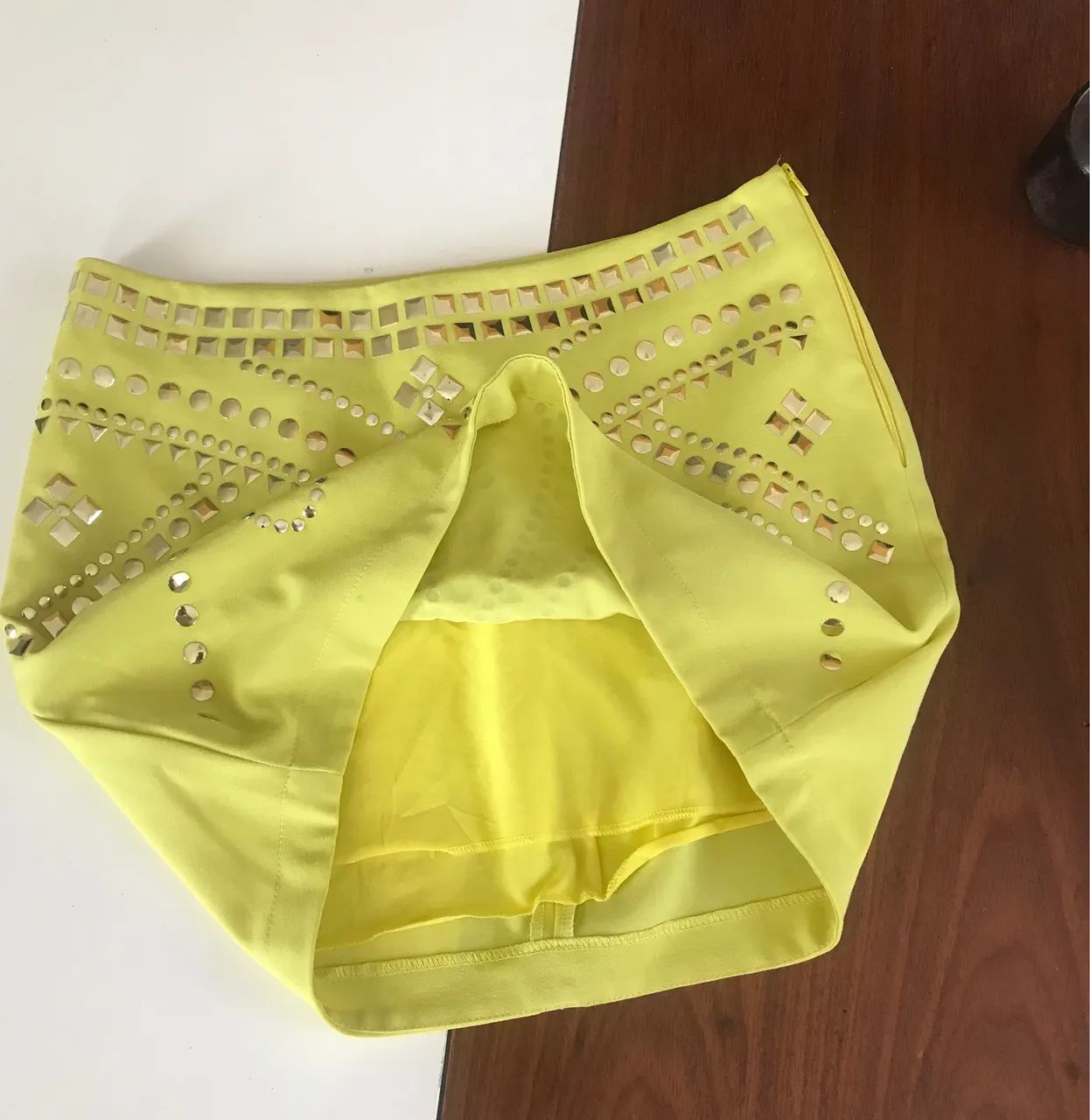 Saia alfaiataria com apliques dourados  - Foto 3