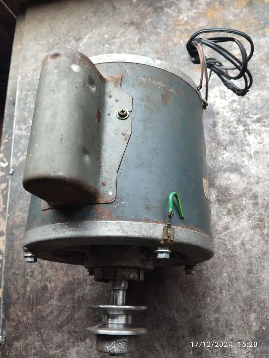 Vendo este Motor Elétrico  de  1/2  - Foto 5