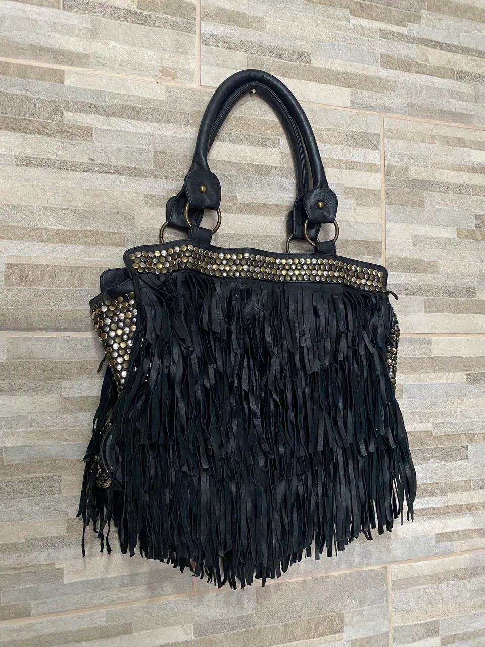 Bolsa de couro da marca Ateen com franja modelo tipo Boho