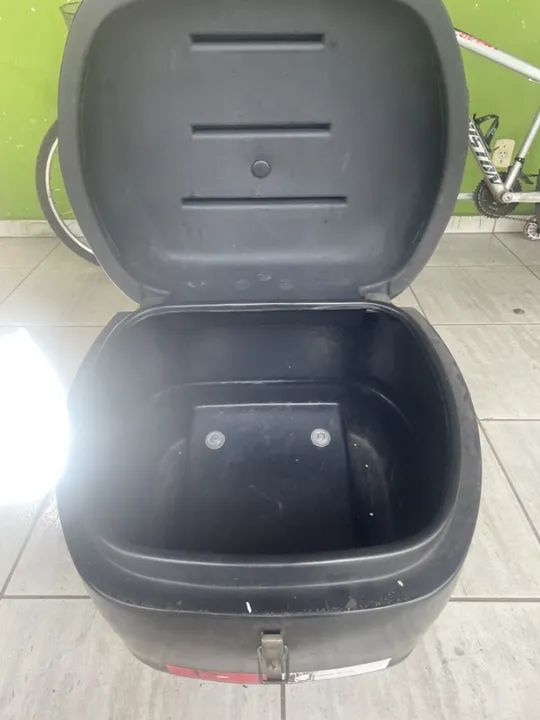 Baú 80 litros + suporte