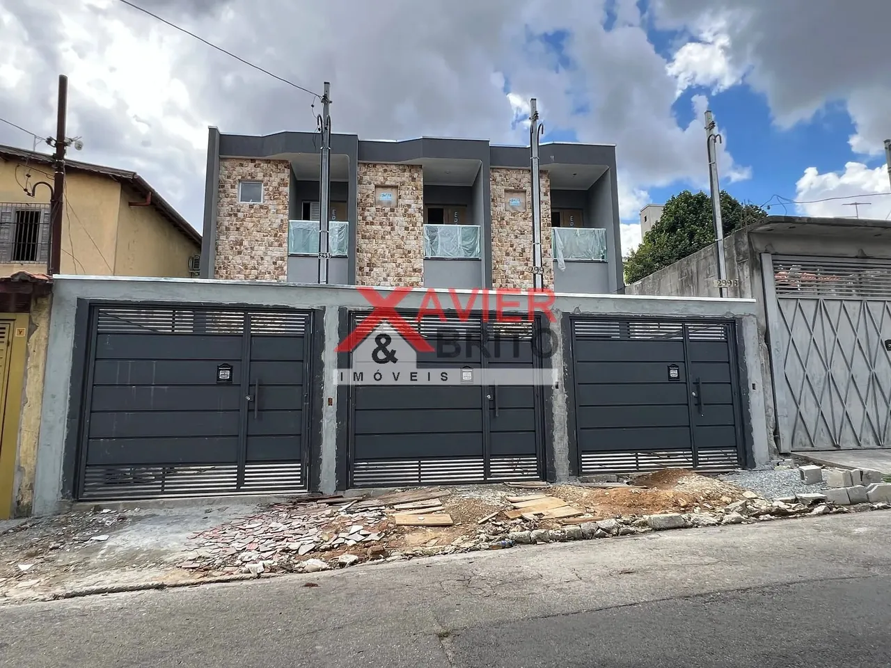 Sobrados novos a venda, 3 quartos, 1 suite, 2 vagas, 100m2 aprox. Cidade Lider / Pq. Savoy