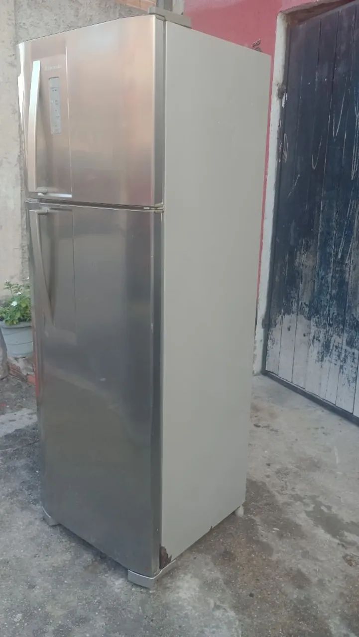 GELADEIRA INOX ELECTROLUX FROST FREE 310 LITROS  - Foto 4