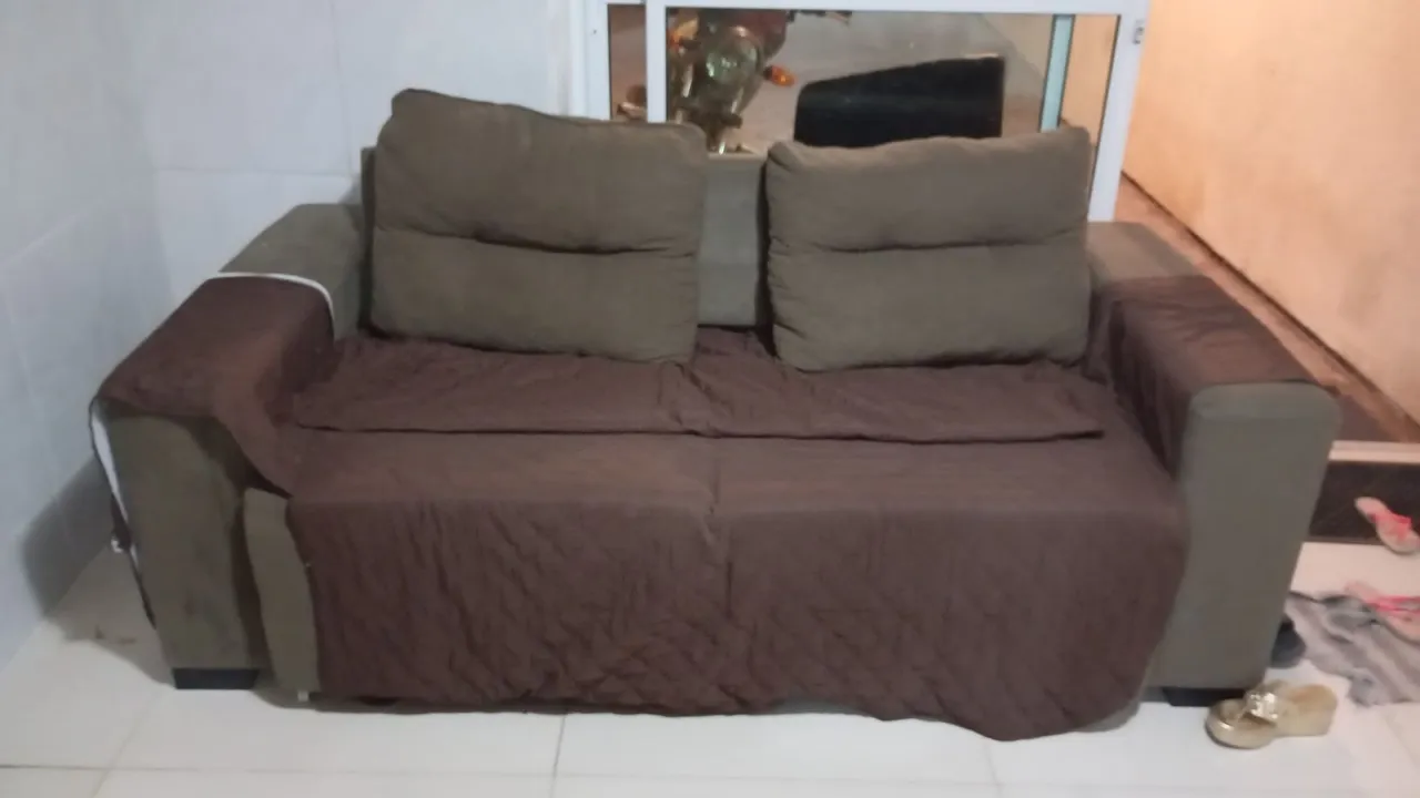 Sofá retrátil e gamer, cadeira gamer e ar condicionado