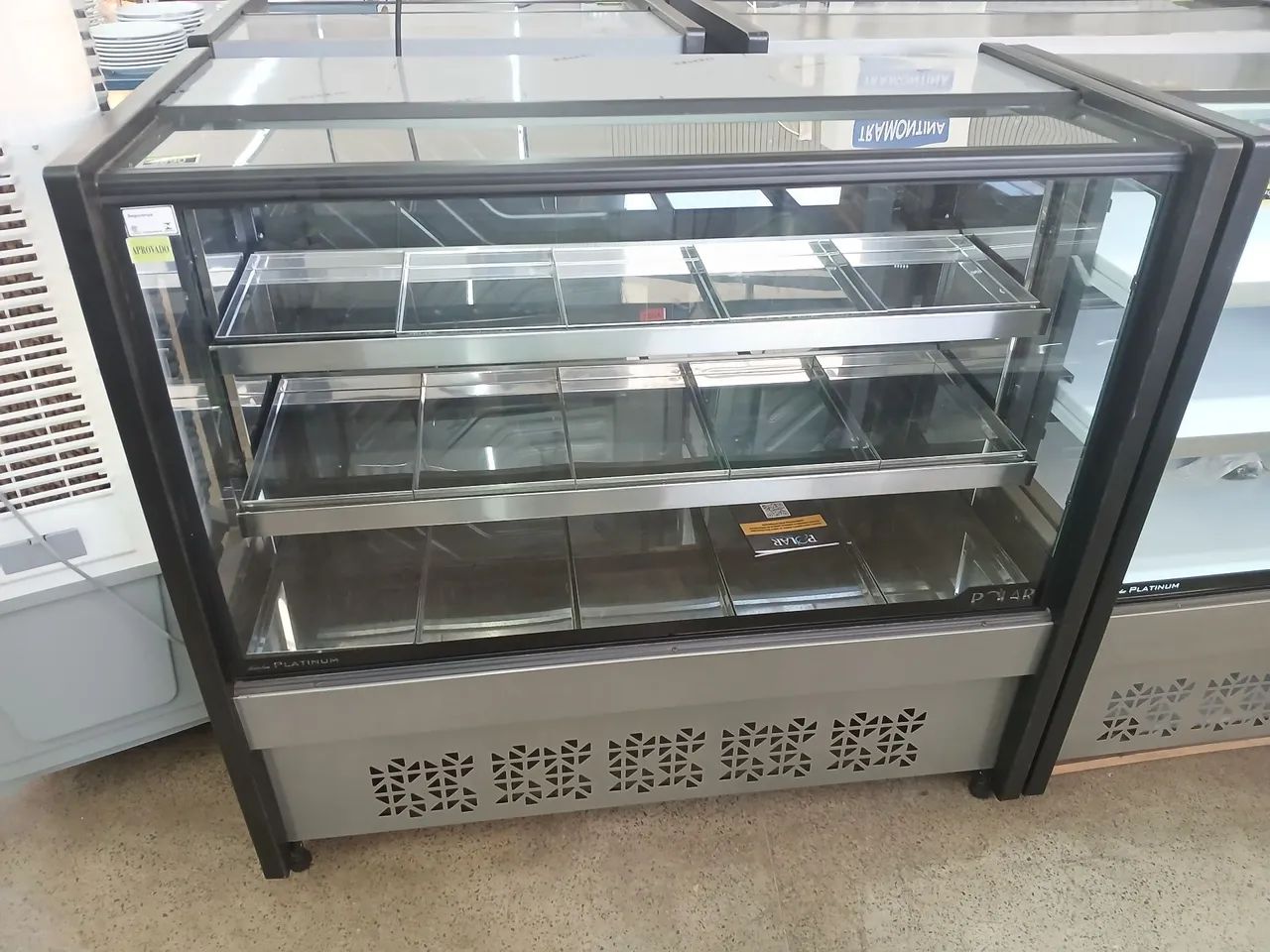 Balcão Vitrine Estufa 15 Bandejas Polar  com Led