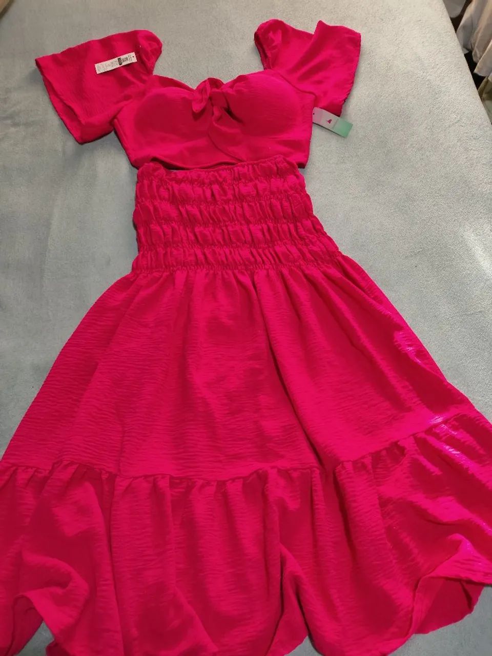 Conjunto cropped e saia rosa