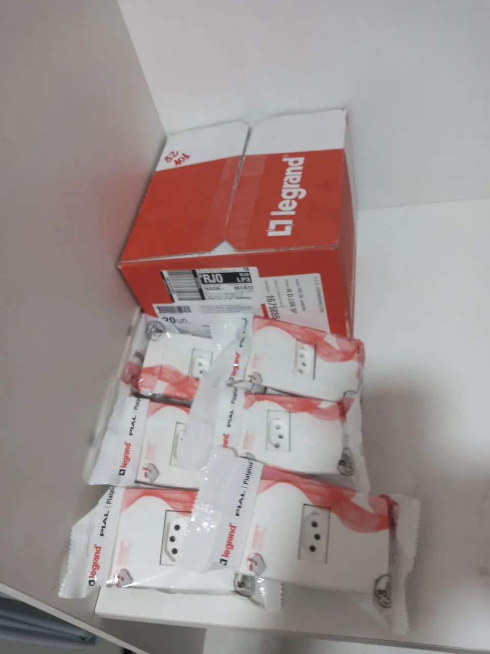 Tomadas Elétricas Legrand - Pacote  - Foto 2