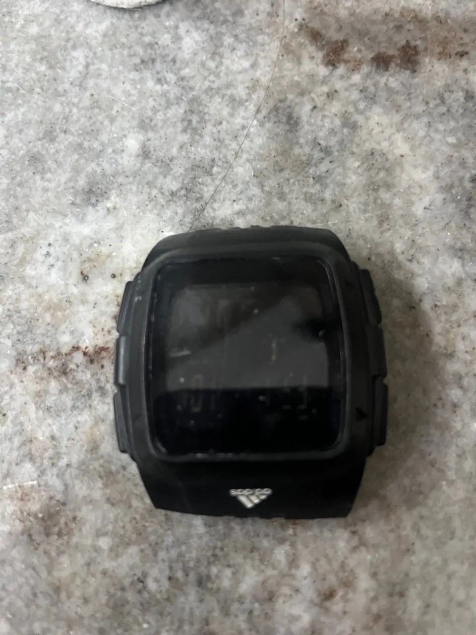Relógio adidas visor quebrado