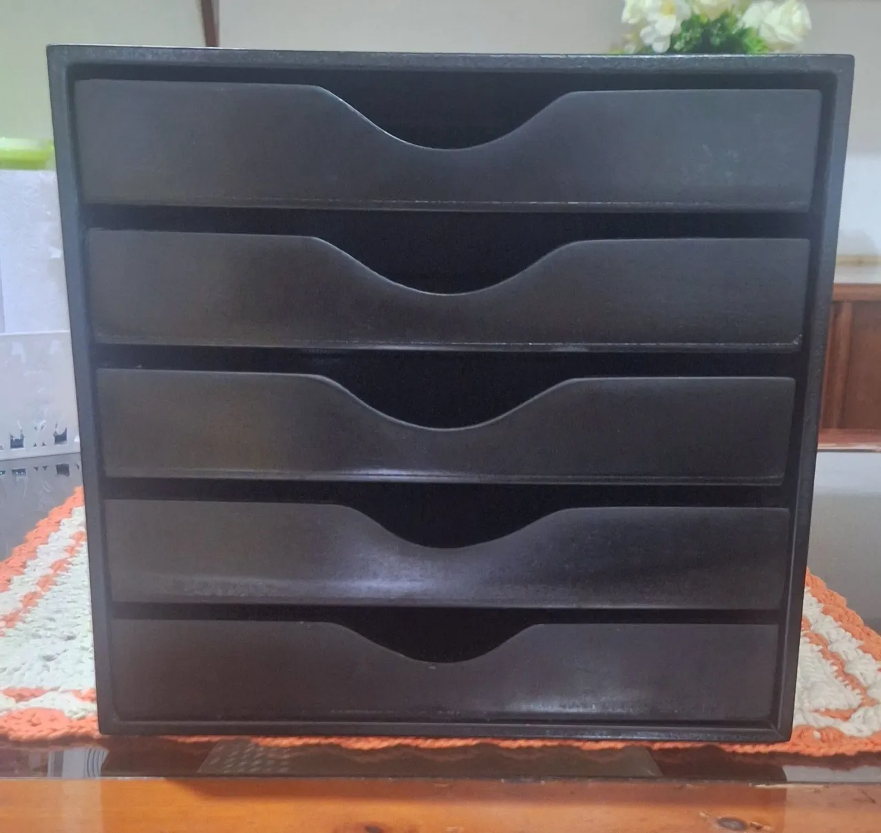 Gaveteiro/caixa organizadora em MDF black piano, só R$150,00. Buscar próximo a Doca.