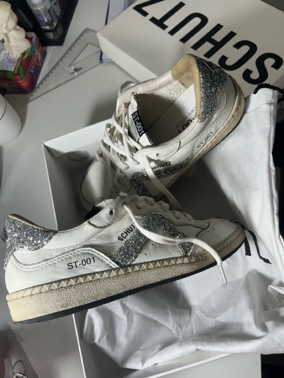 Tênis Schutz branco com glitter prata